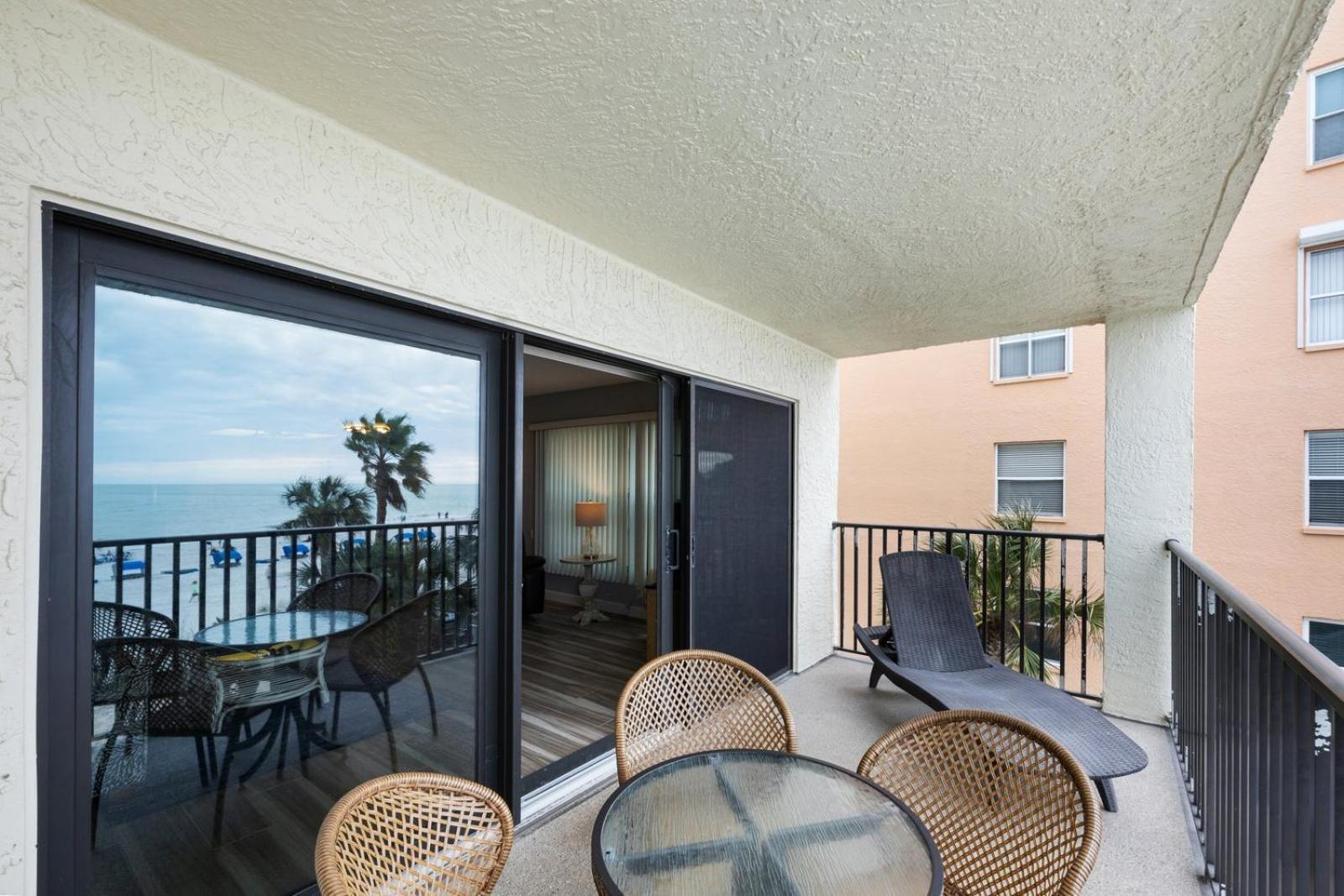 201 Sandy Shores Condos St. Pete Beach Eksteriør billede